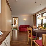 Aurora 4*