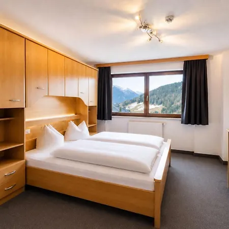 Aurora Aparthotel Fiss
