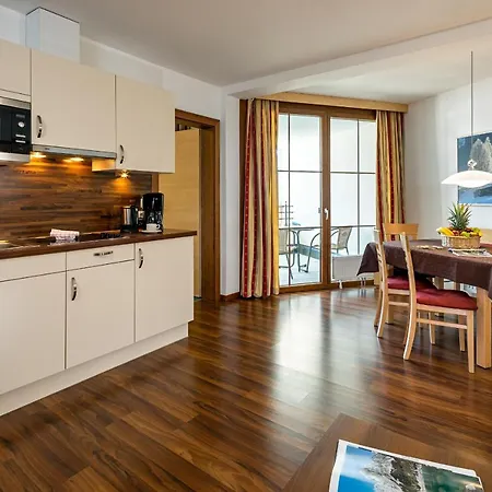 Aurora 4*