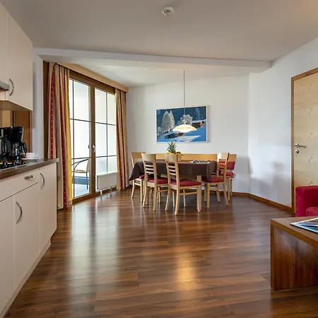 奥罗拉费斯公寓酒店 4*