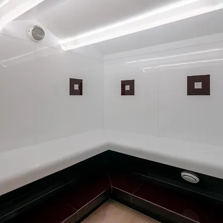 奥罗拉费斯公寓酒店 4*